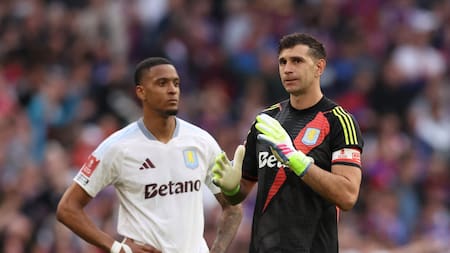 Emiliano Dibu Martínez, Aston Villa. Foto: Reuters/David Klein