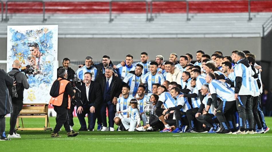El homenaje de la AFA a Ángel Di María. Foto: Reuters.