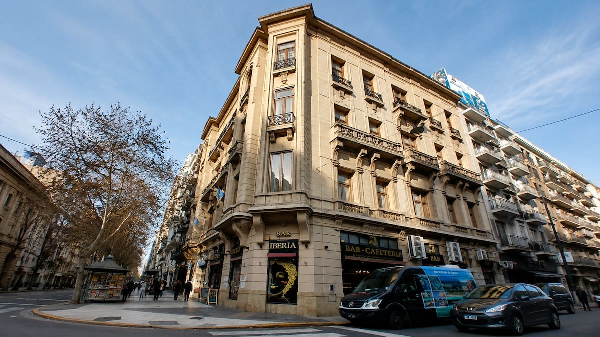 El bar de Avenida de Mayo donde la Guerra Civil española se peleó a los sillazos en Buenos Aires