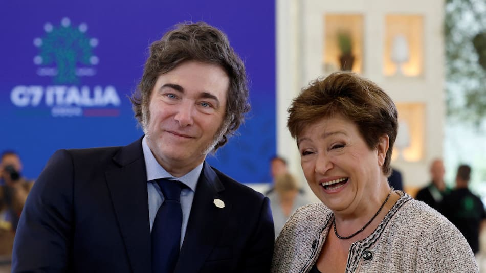 Javier Milei con Kristalina Georgieva, directora del FMI. Foto: NA.