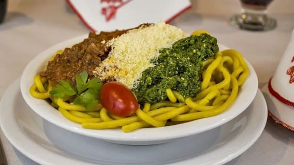 Cuánto cuestan el plato de vermicelli con tuco y pesto en Pippo, el bodegón más barato de CABA