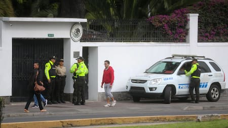 Entrada a la Embajada de México. Foto: EFE