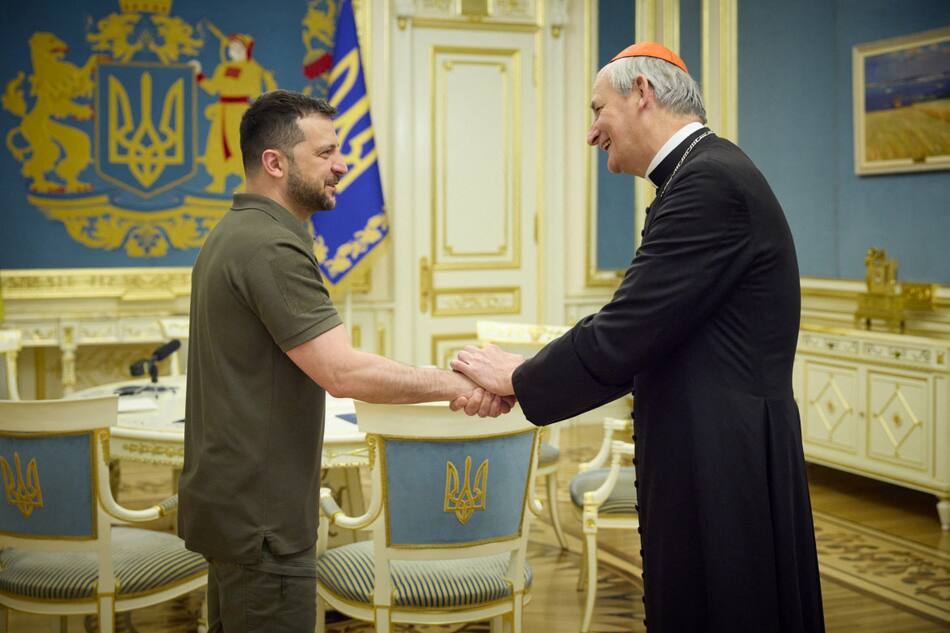 Volodimir Zelenski y Matteo Zuppi, negociaciones de paz en la guerra. Foto: Reuters.