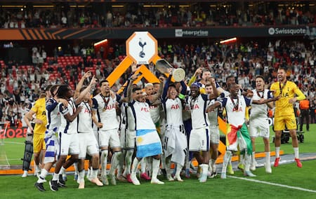 Tottenham Hotspur, campeón de la Europa League 2024/25. Foto: Reuters (Isabel Infantes)