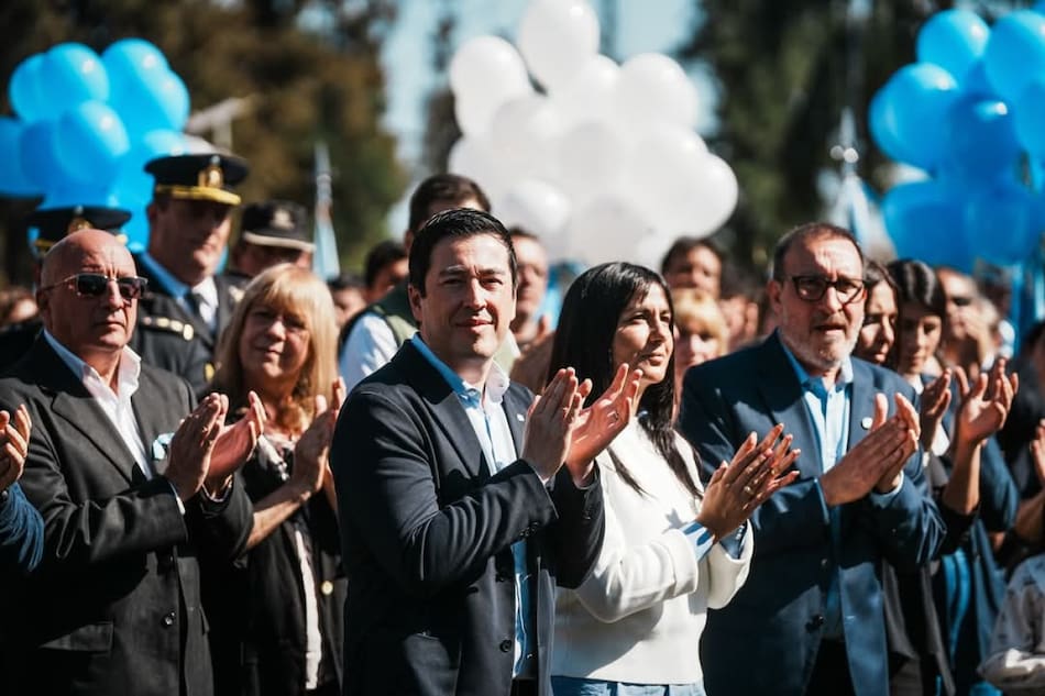 Malvinas Argentina rindió homenaje a los héroes de la gesta de Malvinas en su 43° aniversario
