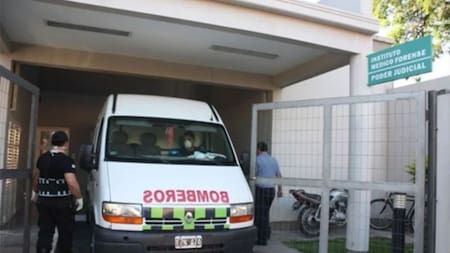 El cuerpo de la víctima fue trasladado al Instituto Médico Forense. Foto: NA.