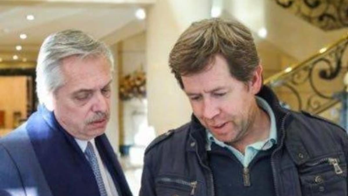 Alberto Fernández y Juan Pablo Biondi, su vocero, Foto Twitter