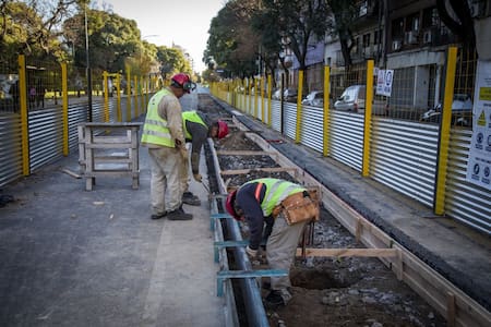 Obras en la Avenida Caseros. Foto: X @BAInfraest