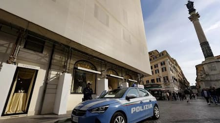 Robo en un local de Valentino en Roma: se llevaron bolsos por un valor de 140.000 euros