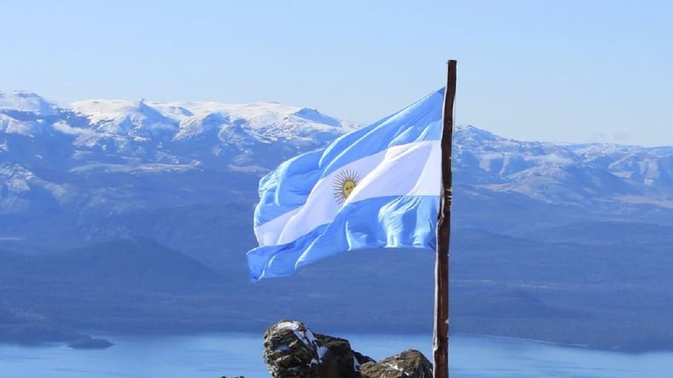 Bandera argentina en el sur