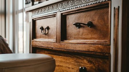 Cómo cuidar los muebles de madera. Foto: Unsplash.