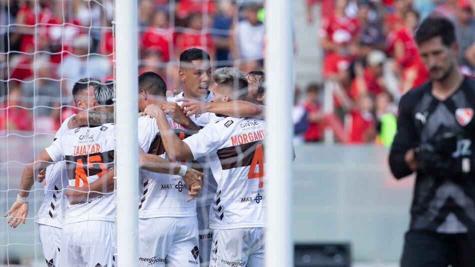 Triunfo; Independiente vs. Platense. Foto: Twitter @caplatense.