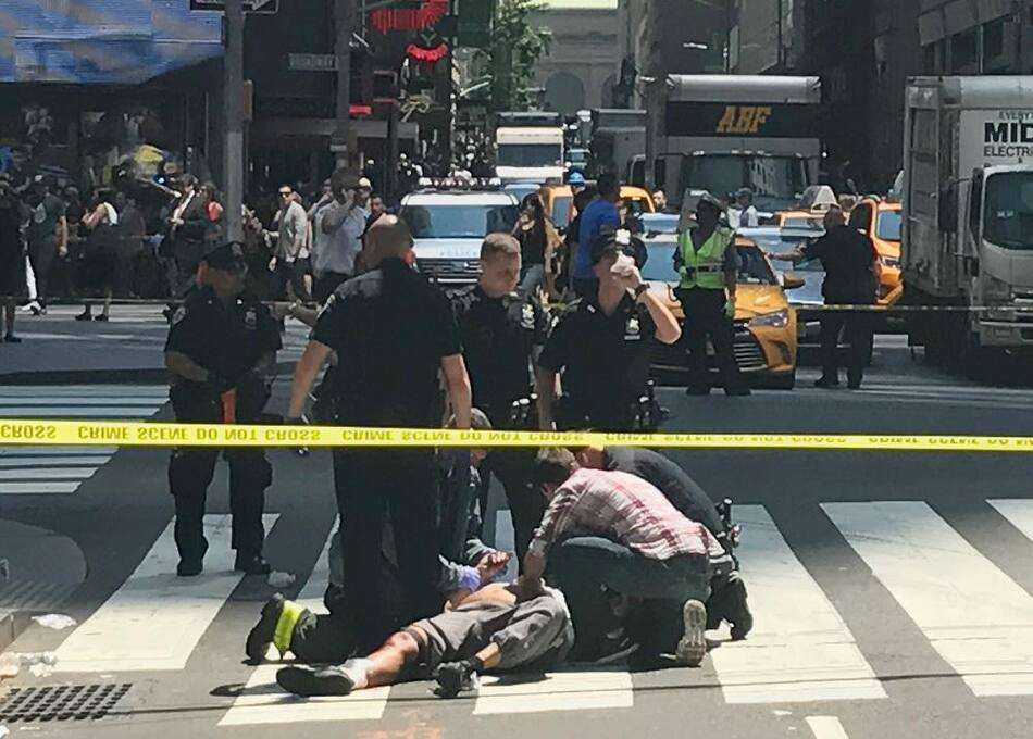 Coche atropella peatones en Times Square de Nueva York - Reuters