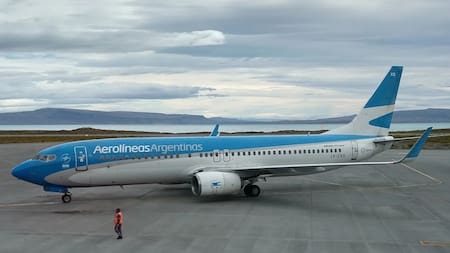 Un avión de Aerolíneas Argentinas perdió una rueda durante el aterrizaje. Foto: NA