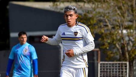 Quién es Joaquín Di Lollo: el central juvenil de Boca que podría robarle el puesto a su hermano