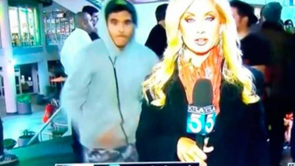 Acosan a periodista en vivo y directo