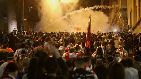Protestas en Georgia contra ley de injerencia extranjera. Foto: Reuters.