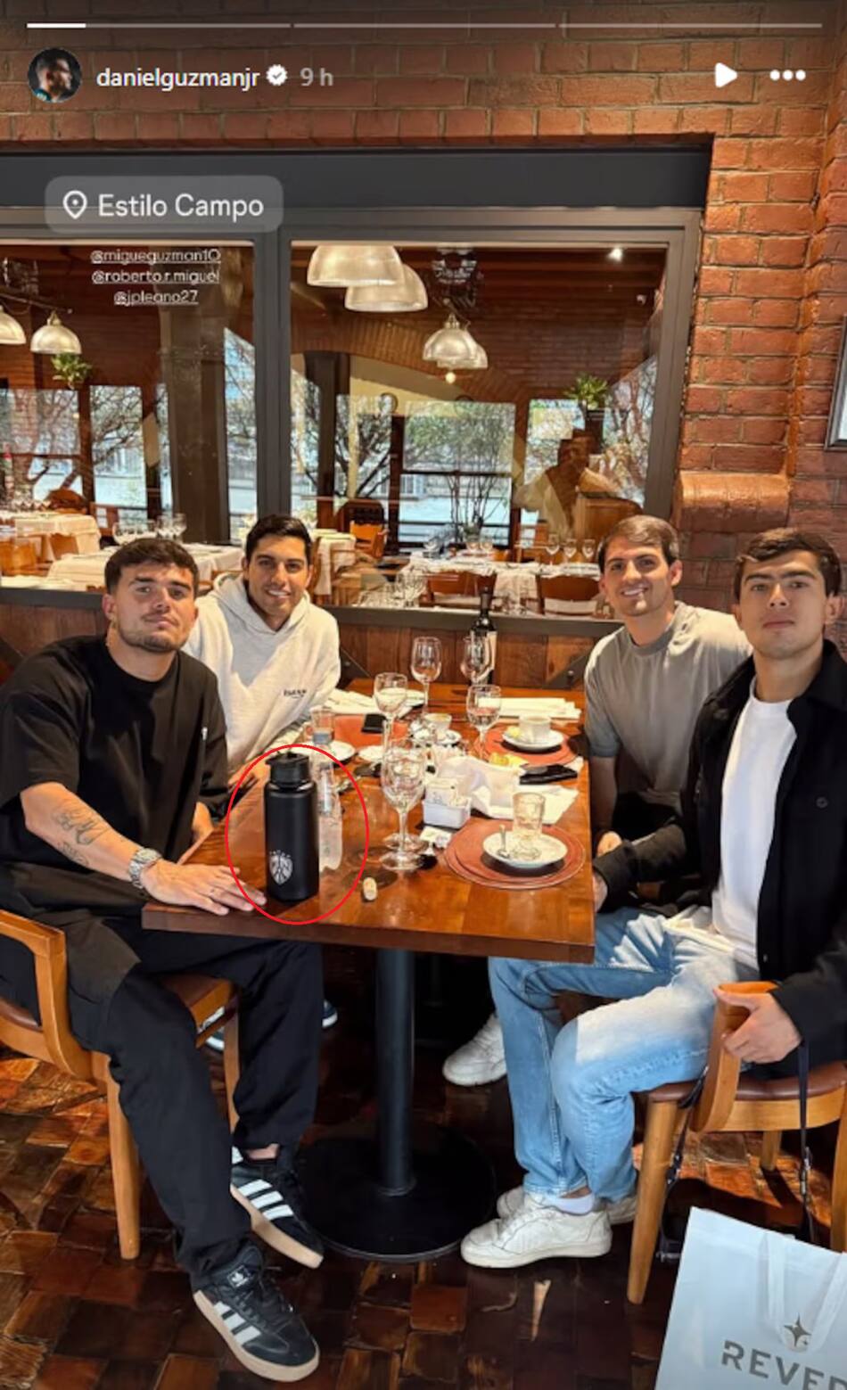 La botella que pertenece a la marca de Wanda Nara. Foto: Instagram.