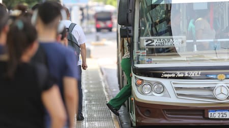 De cuánto es el saldo negativo en abril para trenes y colectivos. Foto: NA.