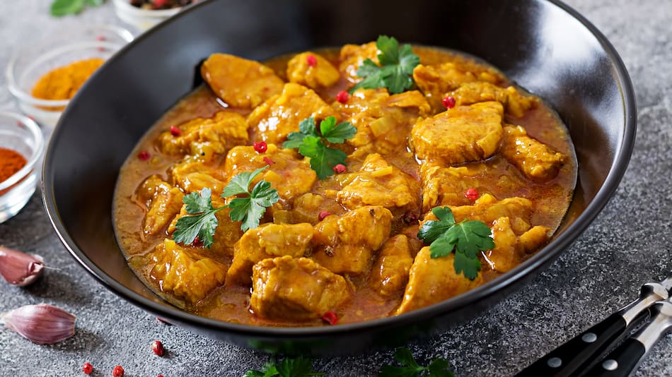 El korma, también qorma Kavurma o kurma, es un curry de sabor suave originario de la India.