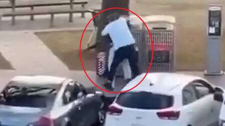 Momento en que un civil desarmó a un terrorista en pleno ataque antisemitista en Australia.