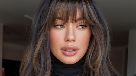 Corte en capas largas con flequillo.