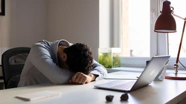 Extienden la jornada laboral y crece la preocupación en el sector privado: dónde alargan el día de trabajo a 13 horas