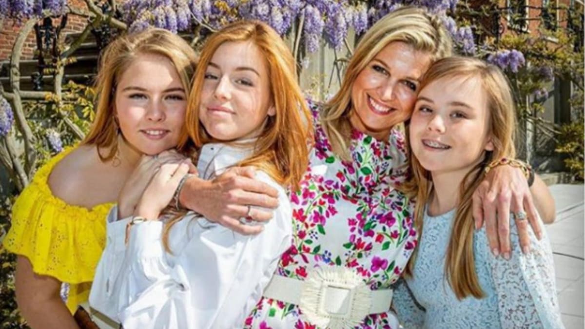 Reina Máxima junto a sus hijas