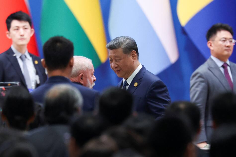 El presidente chino Xi Jinping junto a su par de Brasil, Lula da Silva. Foto: Reuters/Florence Lo.