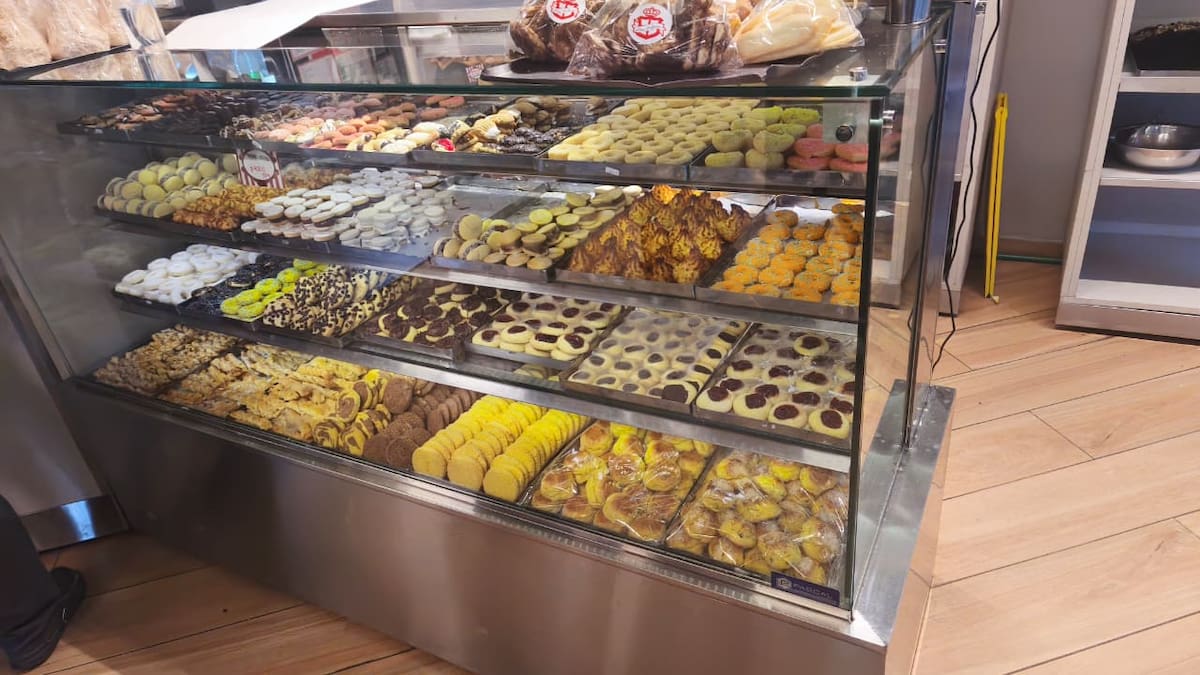 Mercadería que se exhibe en el mostrador