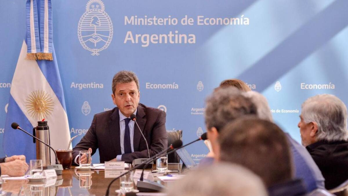 Massa junto a empresarios y sindicalistas