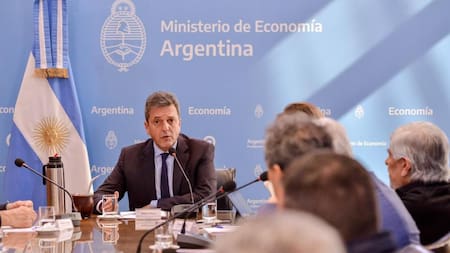 Massa junto a empresarios y sindicalistas