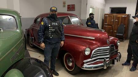 Banda de los Autos Antigüos en Luján, PFA