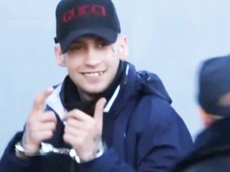 La última imagen difundida de L-Gante, esposado y sonriente. Foto: captura de pantalla.