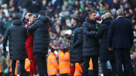 El tenso cruce entre Darwin Núñez y Pep Guardiola. Foto: Reuters