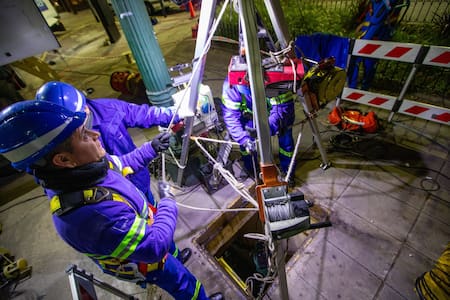Trabajadores de AYSA.