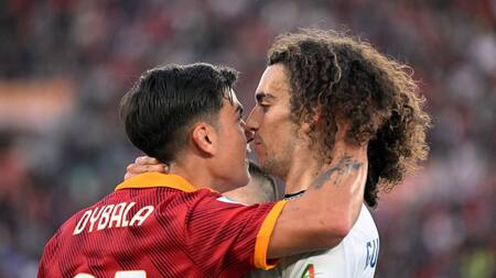 Cruce entre Dybala y Guendouzi. Foto: NA