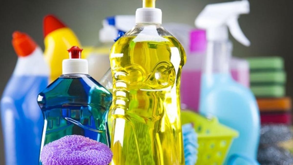 La ANMAT prohibió una serie de productos de limpieza y dispositivos médicos. Foto: Archivo.
