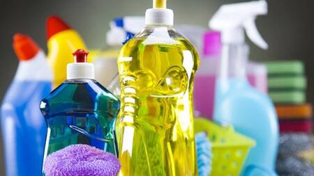 La ANMAT prohibió una serie de productos de limpieza. Foto: Archivo.