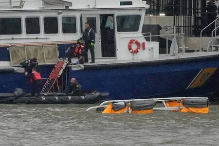 Operativo en la zona donde cayó el helicóptero en el río Hudson. Foto: REUTERS/Eduardo Munoz.