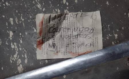 "Muerte a los colectiveros, con nosotros no se juega". Foto: NA.