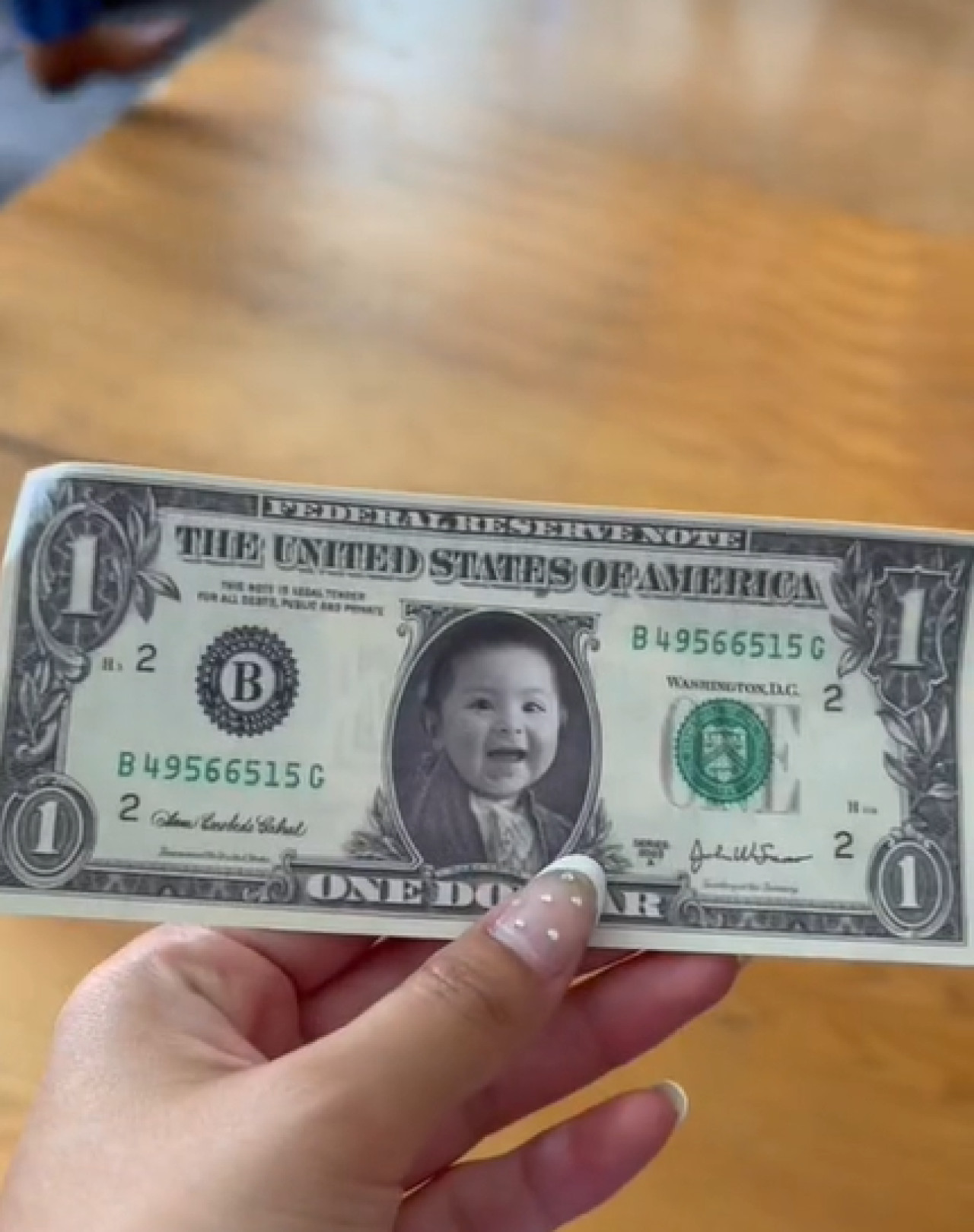 Los billetes falsos. Foto: TikTok @zyanya_torres02