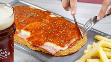 Opciones y precios de diciembre 2025: cuánto cuesta una cena para dos personas en El Club de la Milanesa