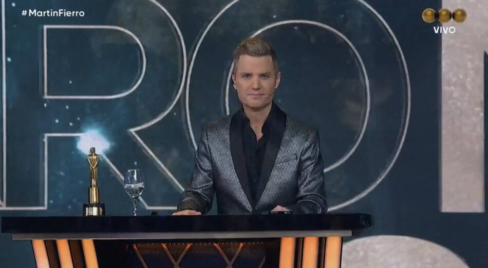 Santiago del Moro fue el conductor de los Martín Fierro 2024. Foto: Captura.