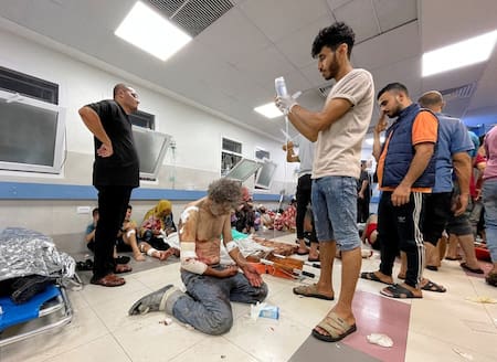 Las víctimas del bombardeo al hospital principal de Gaza. Foto: Reuters.
