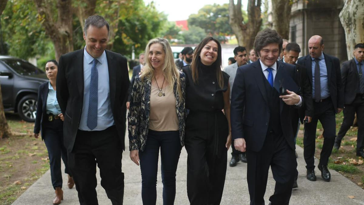 Milei junto a funcionarios del Gobierno