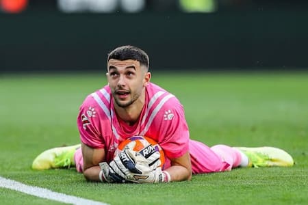 Joan García, el posible reemplazante del Dibu Martínez en Aston Villa. Foto: Instagram @__joangarcia