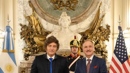 Javier Milei recibió al nuevo embajador de los Estados Unidos, Peter Lamelas, antes de viajar a Miami y Nueva York