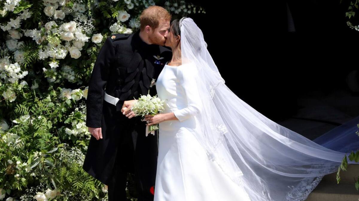 Beso entre el príncipe Harry y Meghan Markle en la Boda Real (NA)