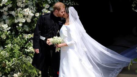 Beso entre el príncipe Harry y Meghan Markle en la Boda Real (NA)